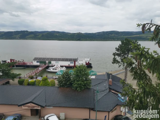 Stan na dan D9 Veliko Gradiste Srebrno jezero Tumane