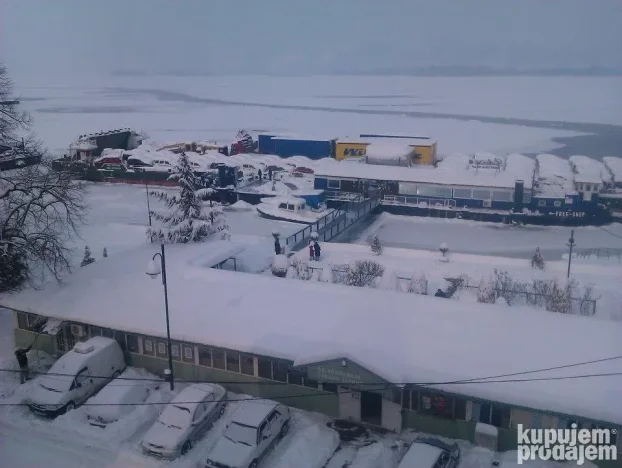 Stan na dan D9 Veliko Gradiste Srebrno jezero Tumane