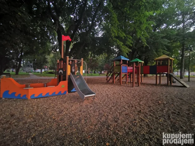 Stan na dan D9 Veliko Gradiste Srebrno jezero Tumane