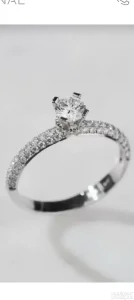 zlatni prsten sa brilijantima