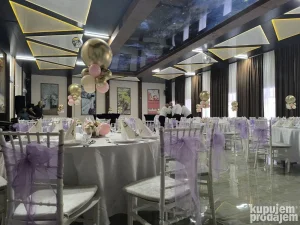 Iznajmljujem stolove i stolice