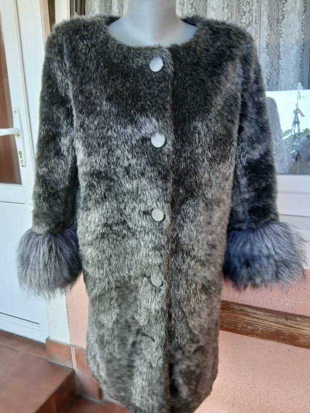 Sivo crna P..S savrsena bunda vel .l.