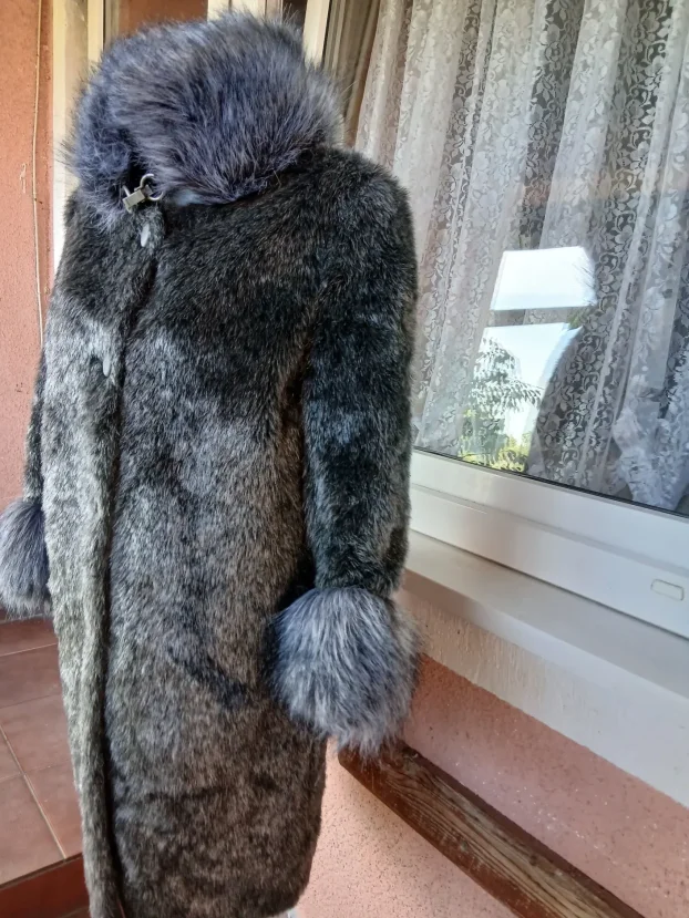 Sivo crna P..S savrsena bunda vel .l.