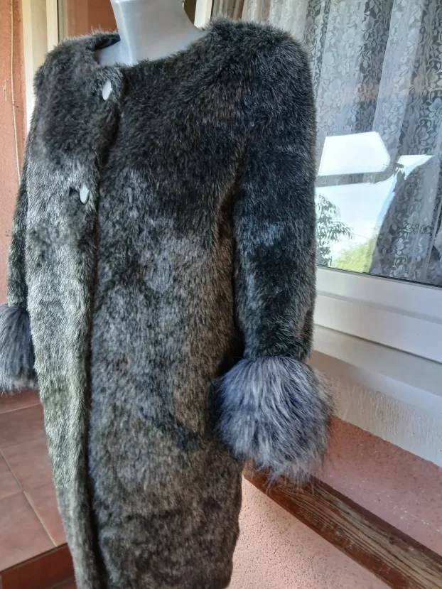 Sivo crna P..S savrsena bunda vel .l.