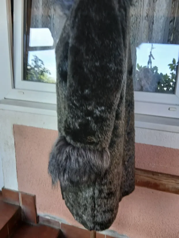 Sivo crna P..S savrsena bunda vel .l.