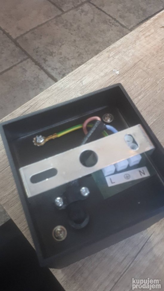 Plafonska nadgradna lampa 1xgu10