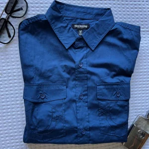 TRUE RELIGION ORIGINAL NOVA muska plava kosulja S