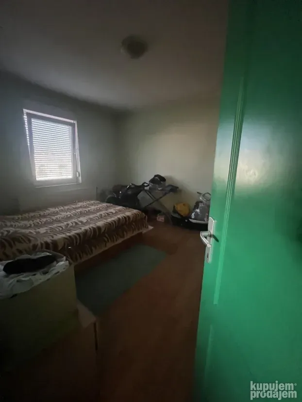 Trosoban stan 90m2 u Novom Sadu HITNO!
