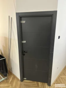 Ugradnja sobnih i ulaznih vrata.