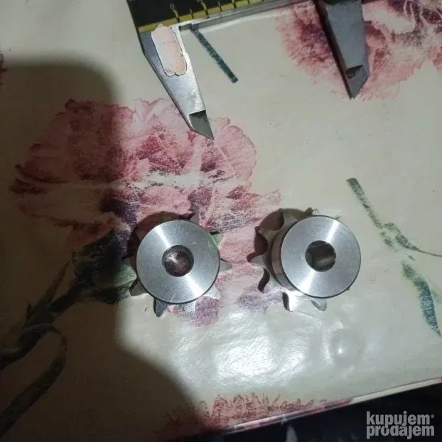 Dva manja inox zupčanika