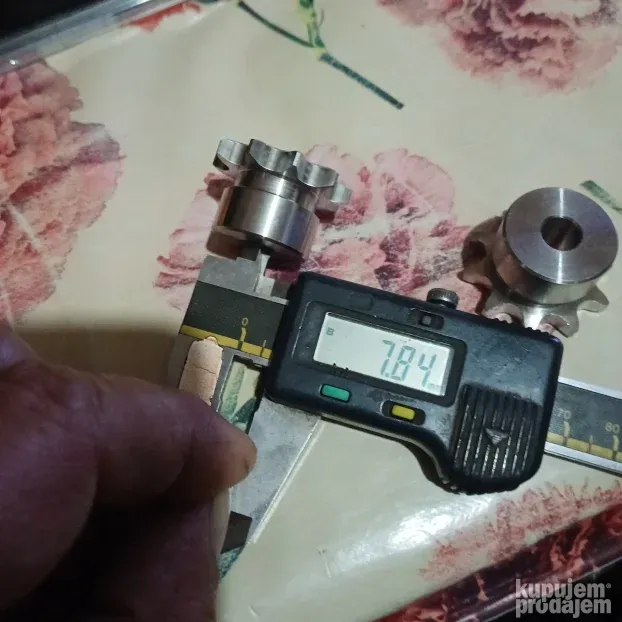 Dva manja inox zupčanika