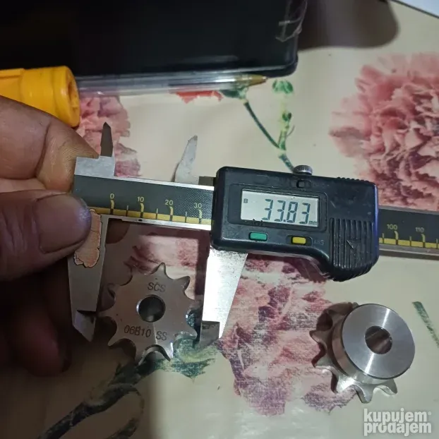 Dva manja inox zupčanika