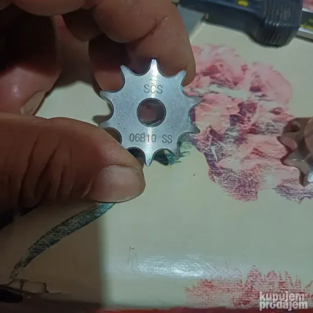 Dva manja inox zupčanika