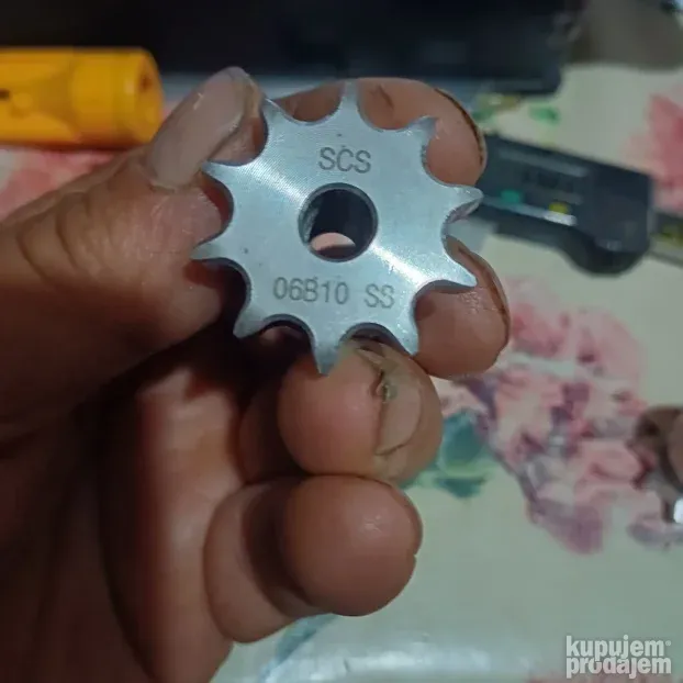 Dva manja inox zupčanika