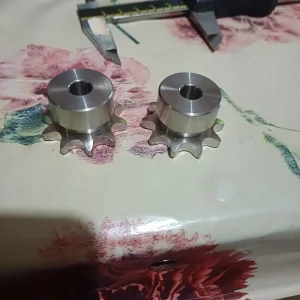 Dva manja inox zupčanika