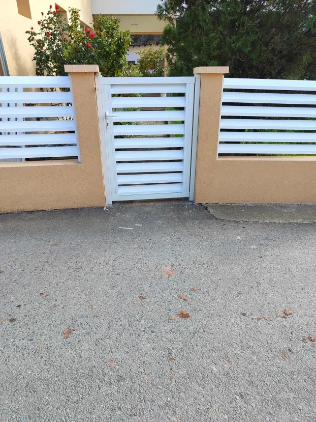 Aluminijumski ram: KAPIJA bez čekanja- PEŠAČKA