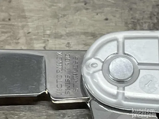 Noz Victorinox multifunkcionalni , nov