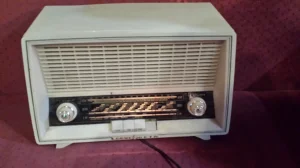 Loewe-Opta Tempo radio