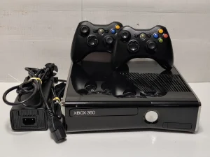 Xbox 360 + 250GB + 2 Džojstika Komplet - Odlično Stanje
