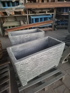 Dekorativne zardinjere za dvorista i baste armirane