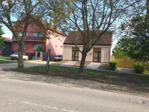 Rumska (glavna) 92, Ruma, Voganj, 3.0 trosobna, 113 m²