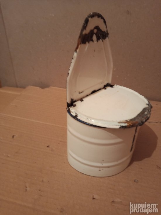 Stara emajlirana posuda