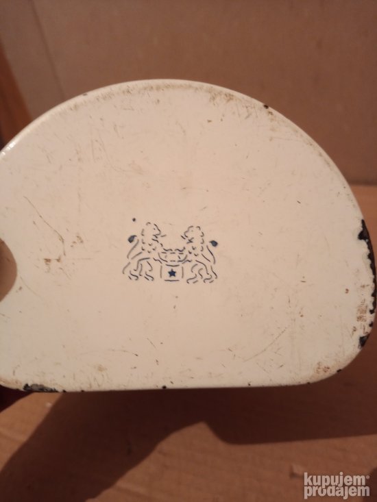 Stara emajlirana posuda