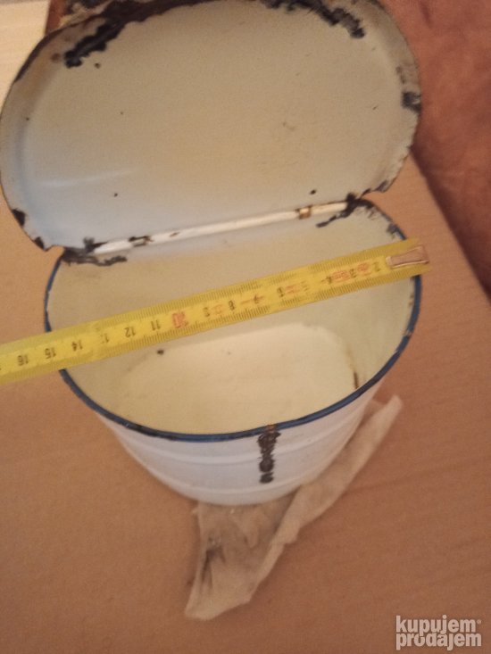 Stara emajlirana posuda