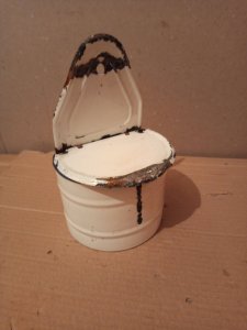 Stara emajlirana posuda