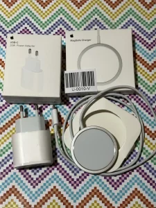 iPhone 14 Pro Max MagSafe bezicni punjac + adapter 20W