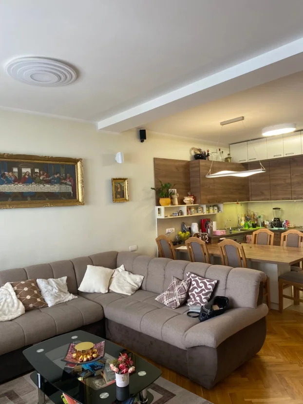 Trg Komenskog, Grbavica, 5+ petosoban, 124 m²