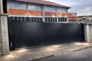 Poslovni prostor ( Hala 360 m2 + kancelarijom )