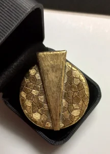 Antikvarni broš Art Deco, Stilski rad