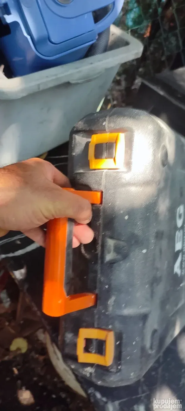 kofer plasticni za aku.busilicu aeg 14,4v.