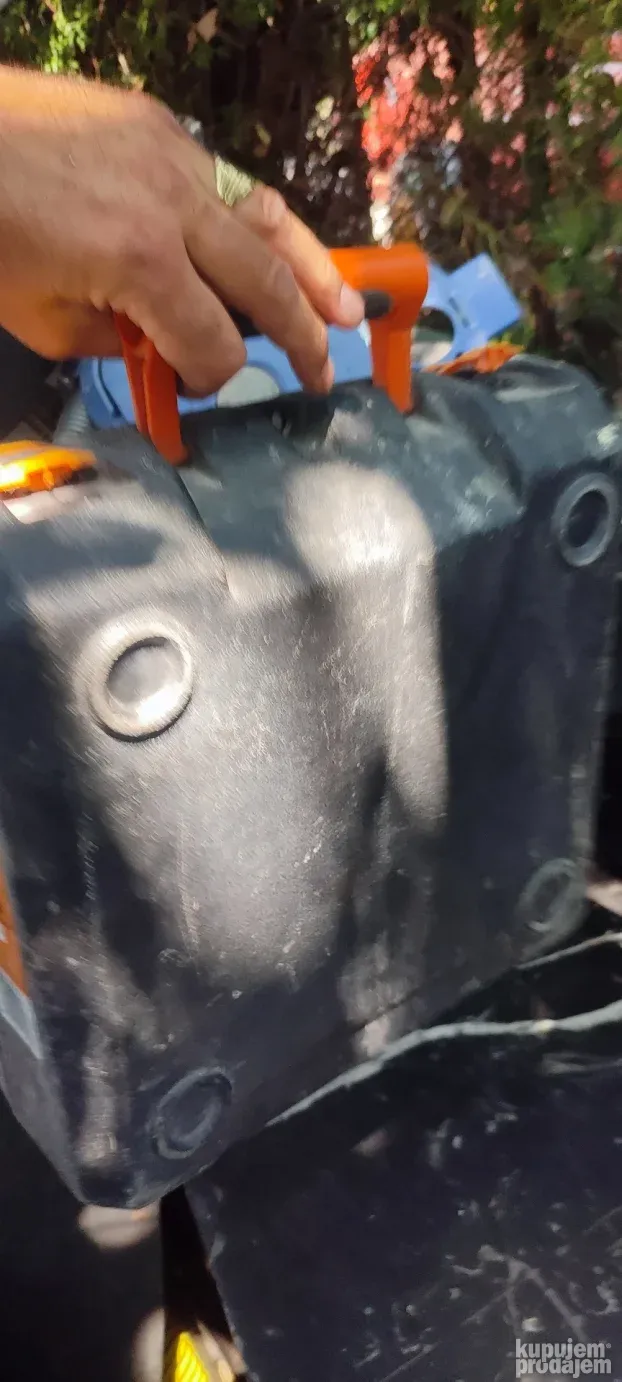 kofer plasticni za aku.busilicu aeg 14,4v.
