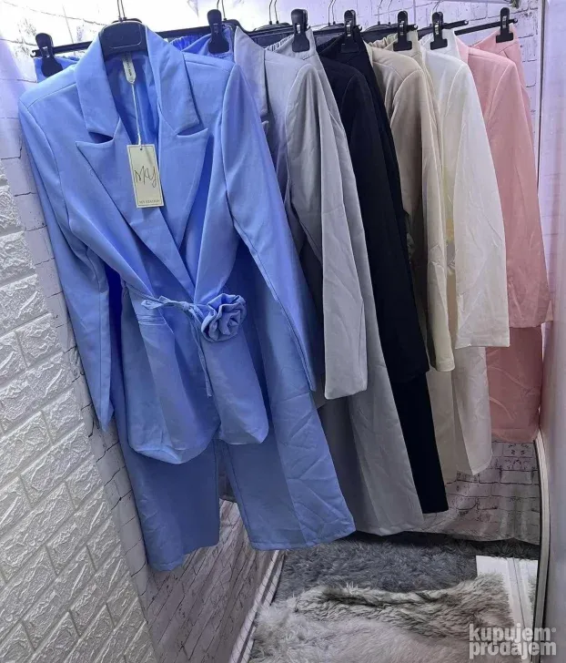 Komplet sa ruzom Cena: 3.700 dinara