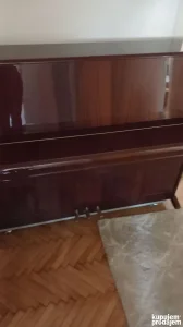 Klavir akusticni