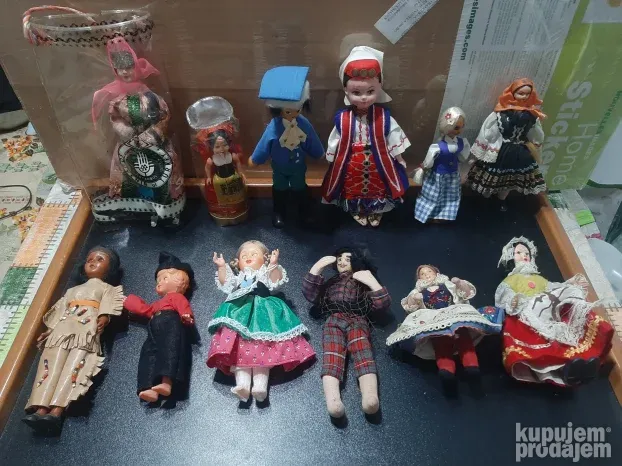131 vintage lutkica u narodnim nosnjama (1874)
