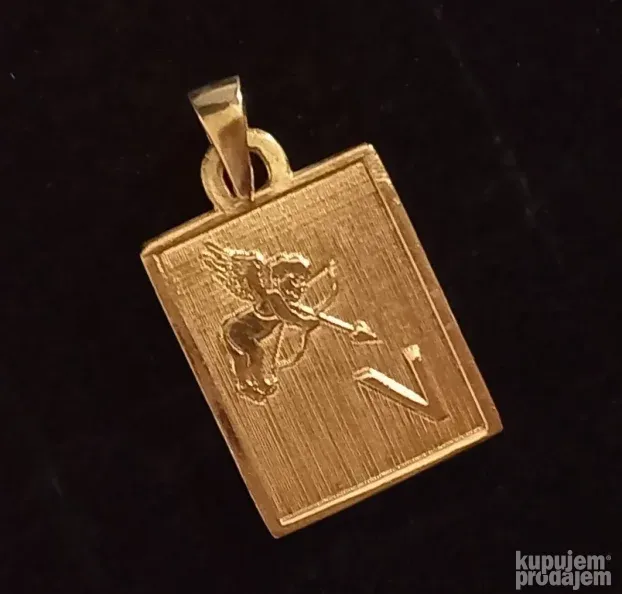 Stari Prelep Srebrni privezak, Ljubavn strela na inicijalu V