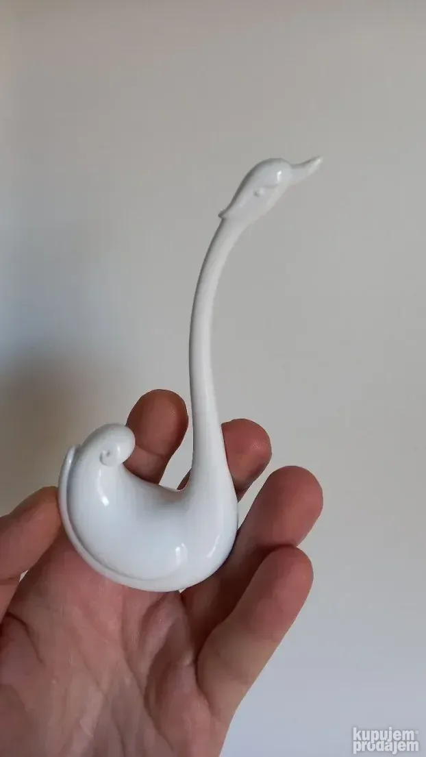 figura labud, belo staklo, stalak za prsten, porcelan