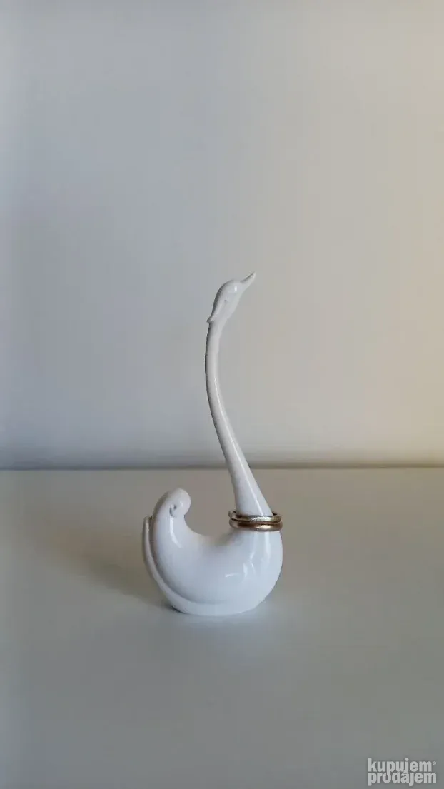 figura labud, belo staklo, stalak za prsten, porcelan