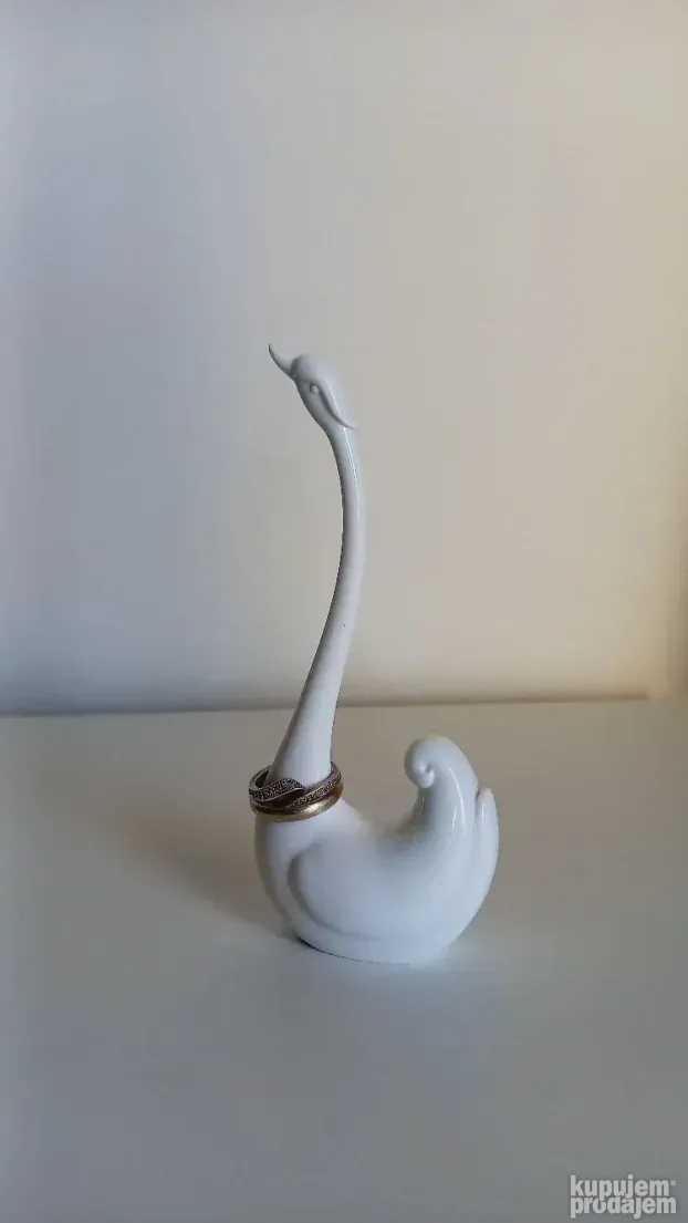 figura labud, belo staklo, stalak za prsten, porcelan