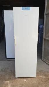 BOSCH Samo Frizider 185cm Kao Nov Displey