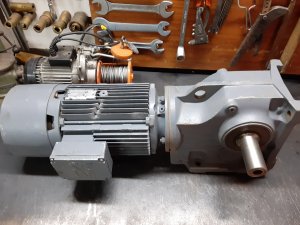 Reduktor 5,5 kw 150 o/min sa kocnicom