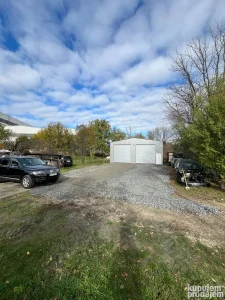 Izdajem halu u Železniku 100m2