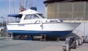 Prodaje se jahta Bora 103 Fly dizel sa 2 kabine