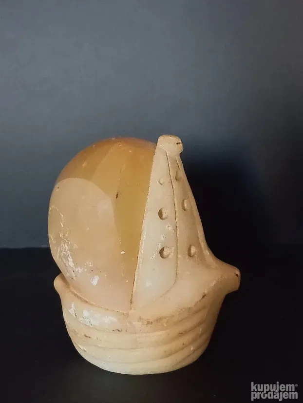 Svecnjak od poludragog kamena Onixa, u obliku jedrilice