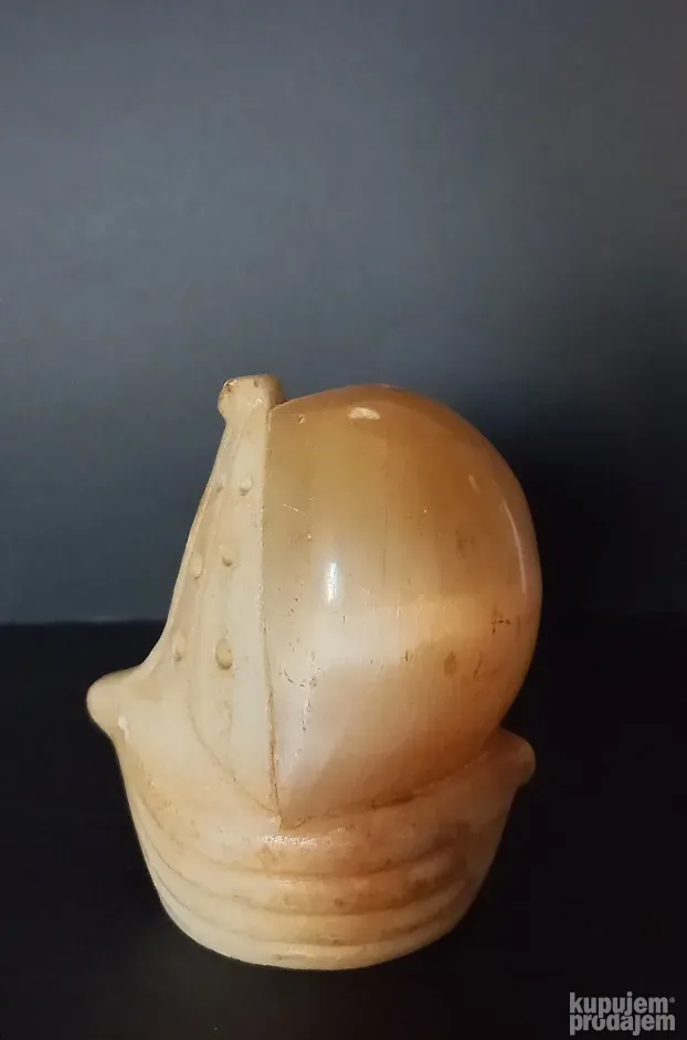 Svecnjak od poludragog kamena Onixa, u obliku jedrilice