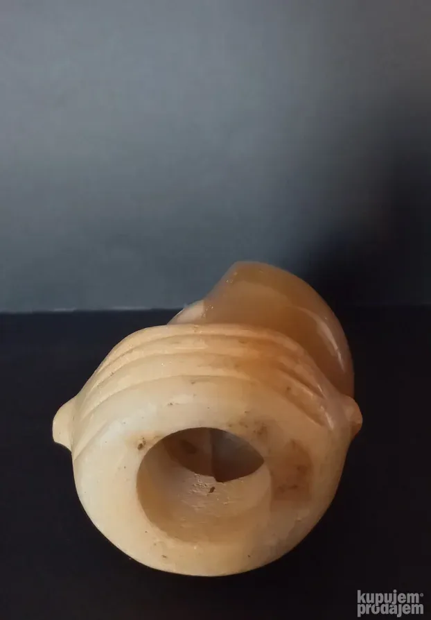 Svecnjak od poludragog kamena Onixa, u obliku jedrilice