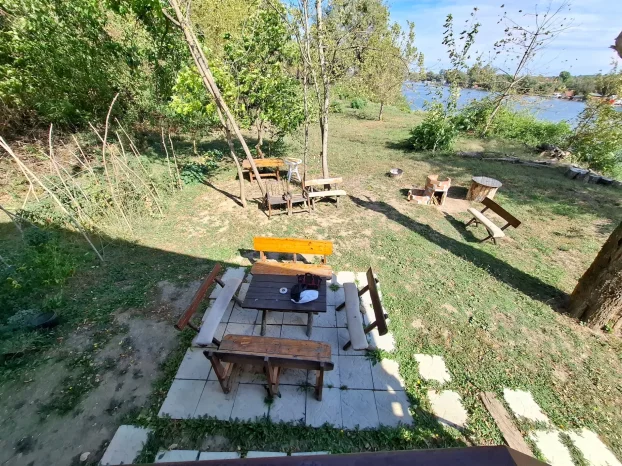 Prodaja sojenice na obali Save